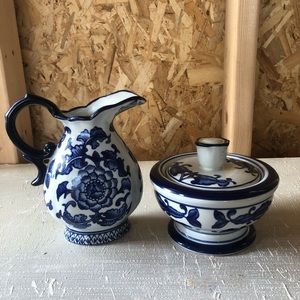 Sugar and creamer